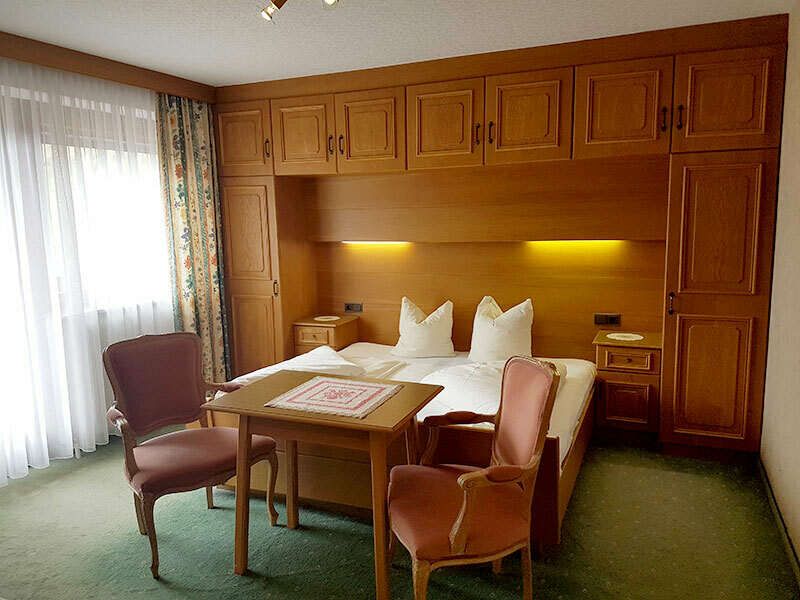 Double bed in the Rosmarie apartment in the Ötztal